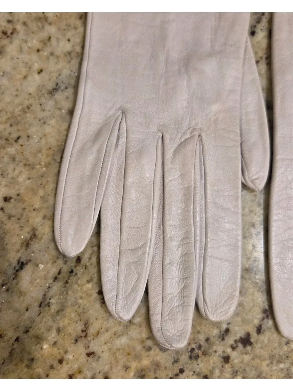 Vintage Womens Size S Beige Leather Gloves Gold Tone Chain Wrist